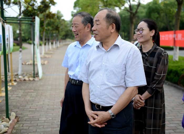 说明: \