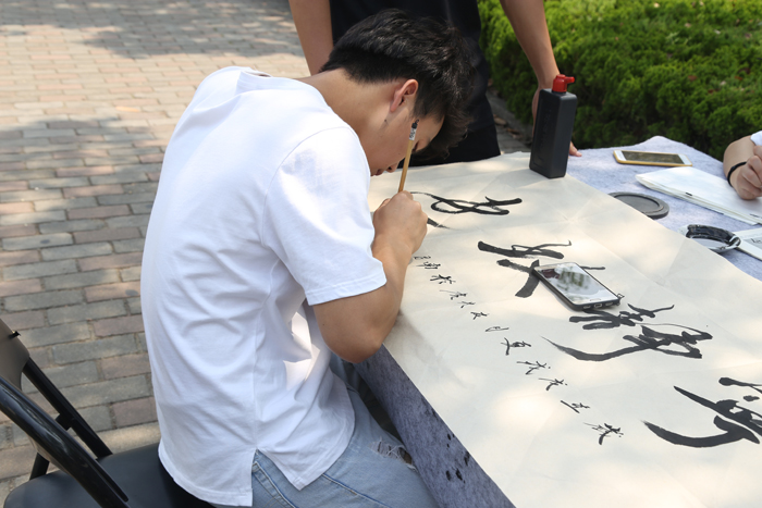 说明: \